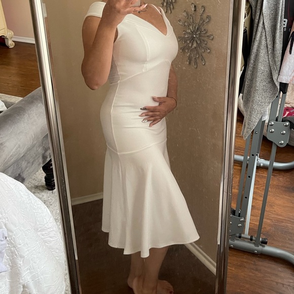 Beautiful white off the shoulder dress - Picture 5 of 6